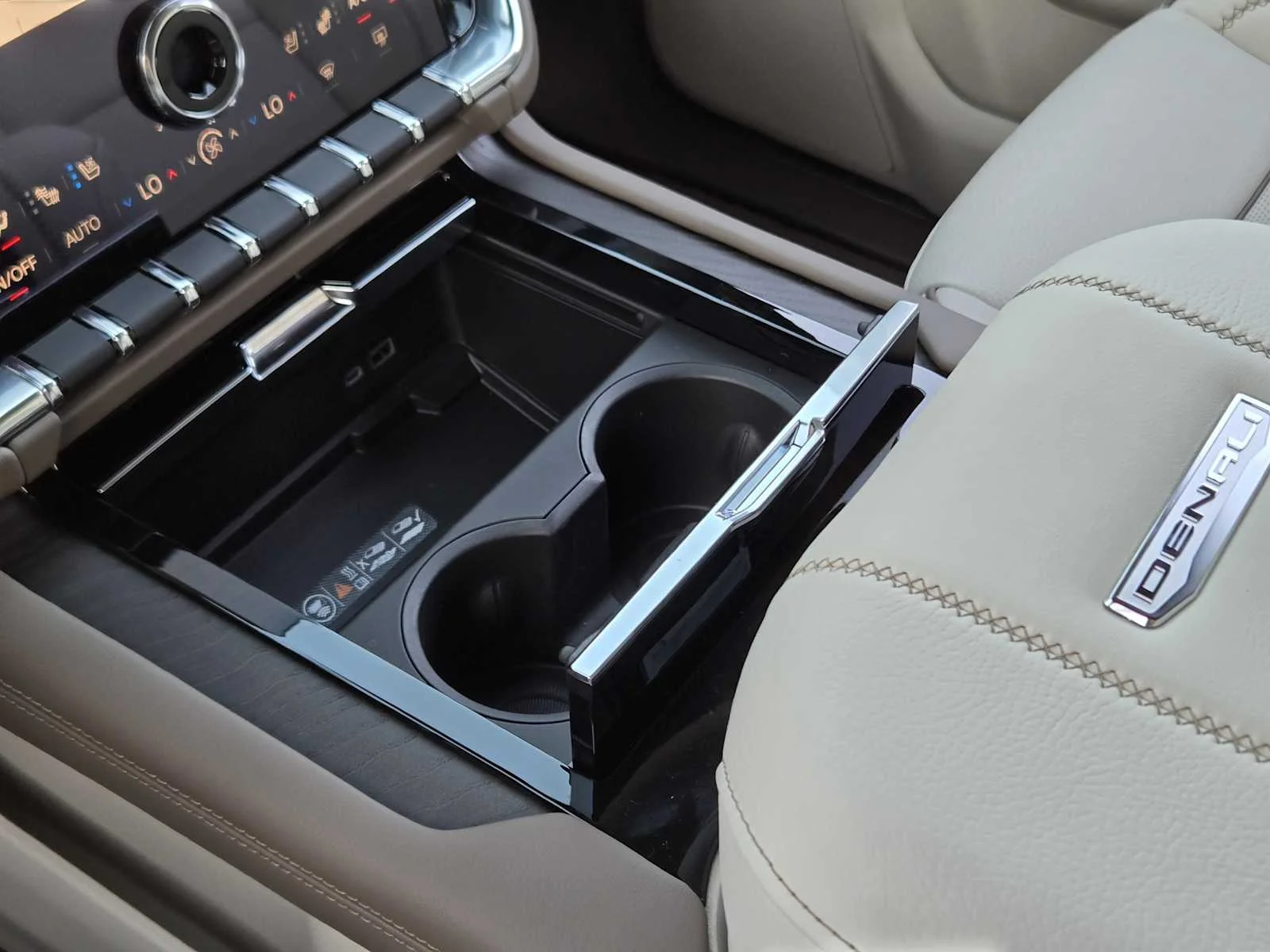 2027 GMC Yukon Denali - Photo 14