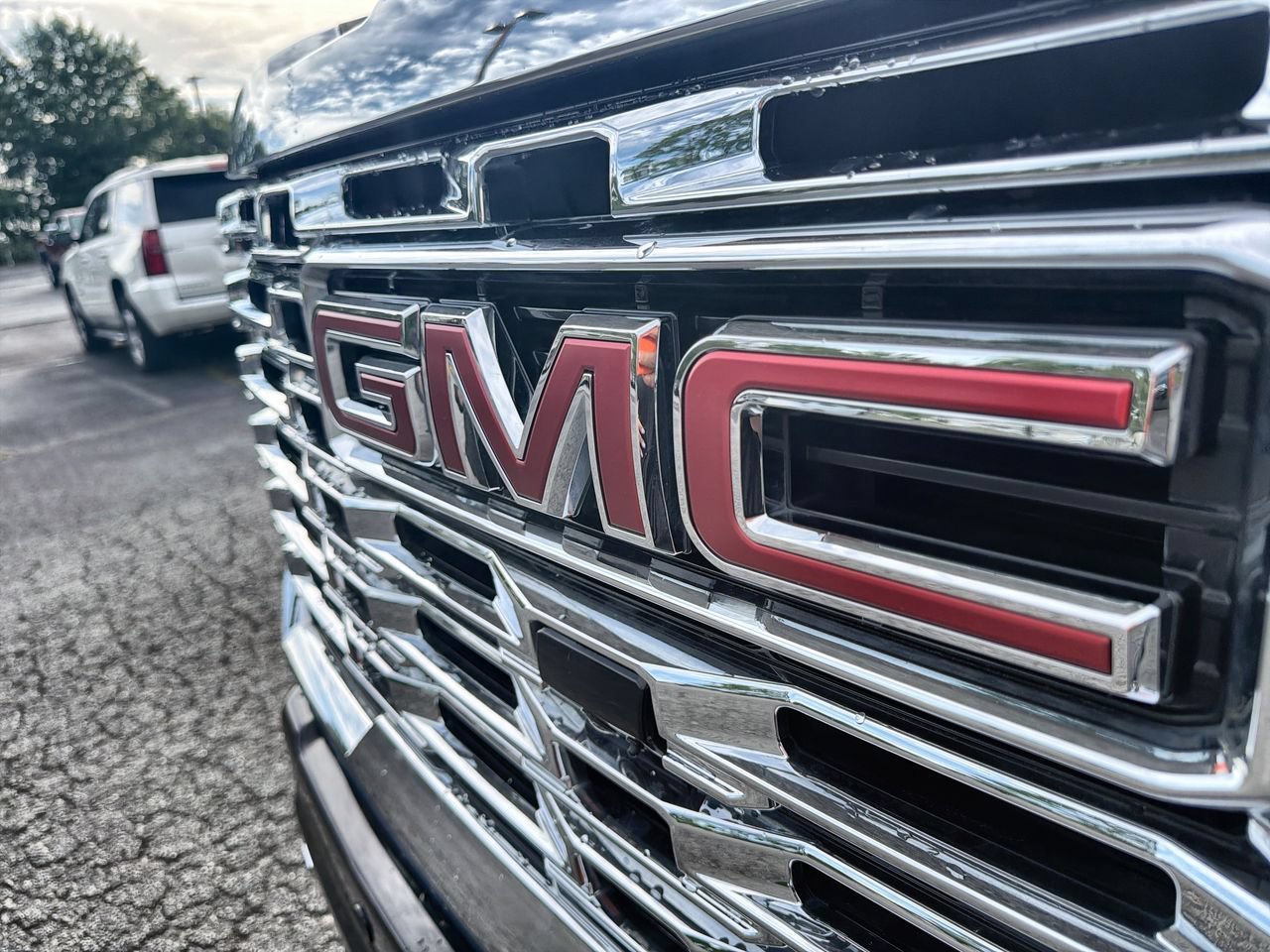 Used 2024 Onyx Black GMC Denali image 26