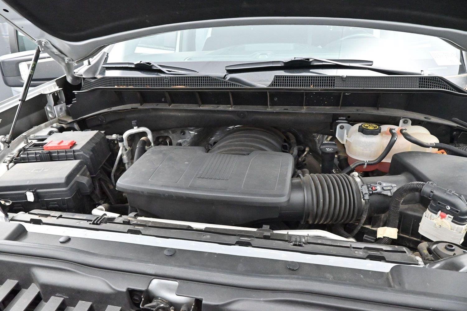 Used 2020 SILVER ICE METALLIC Chevrolet RST image 35