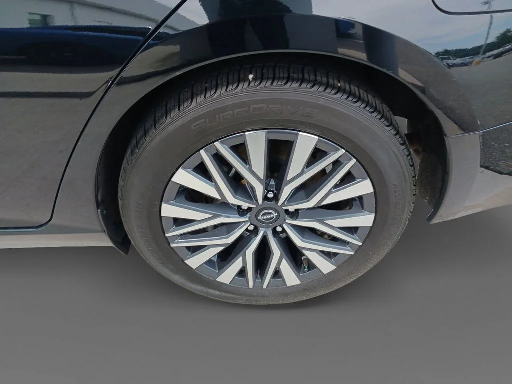 Used 2024 Black Nissan 2.5 SV image 8