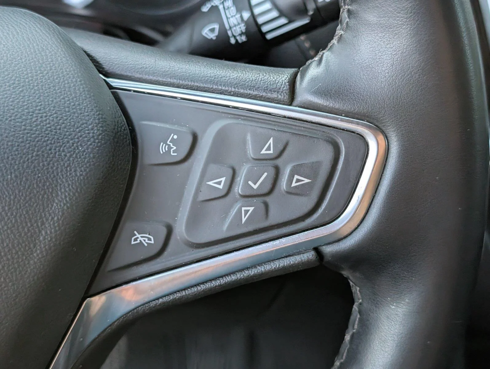 Used 2024 Sterling Gray Metallic Chevrolet Premier image 29