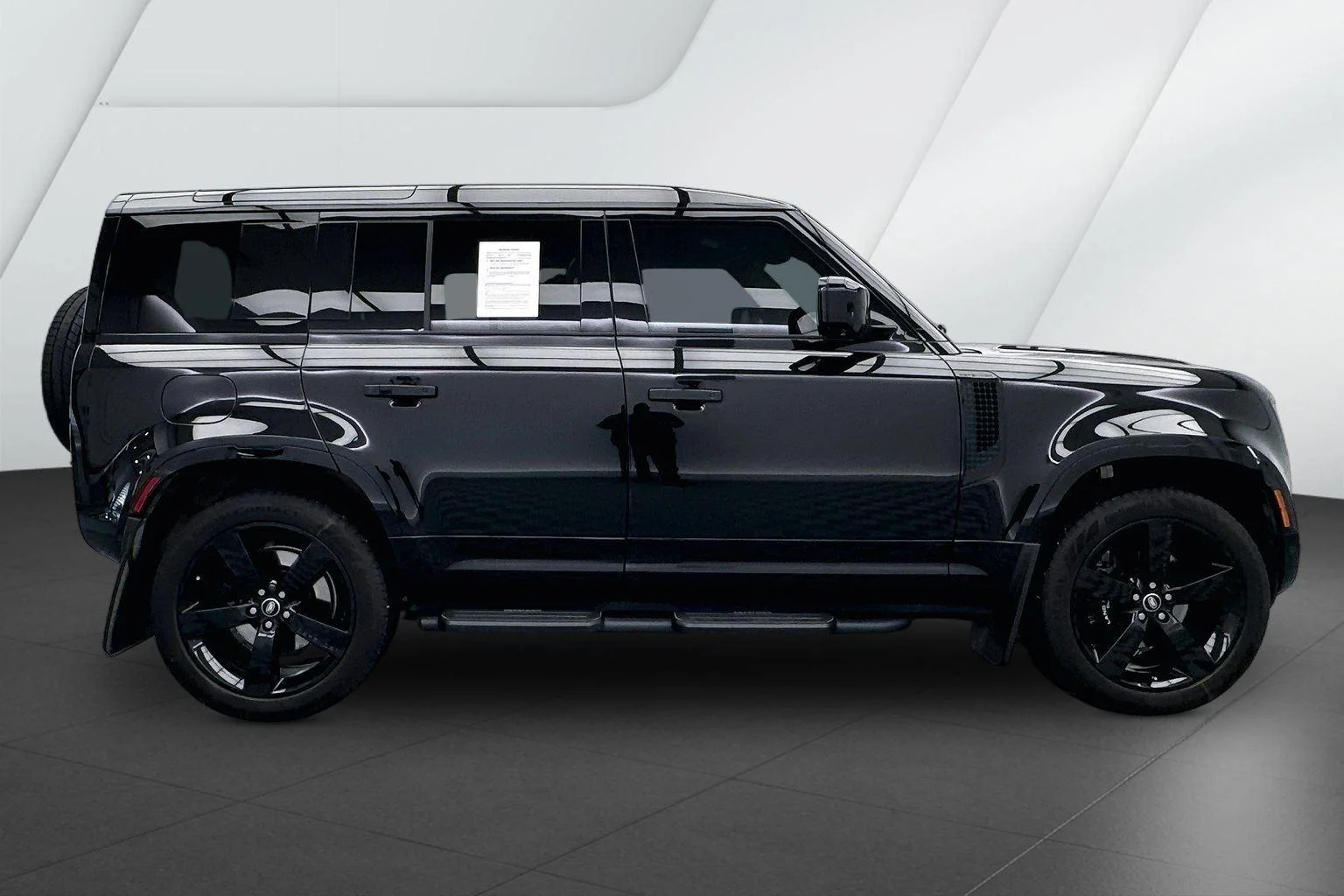 Used 2025 Santorini Black Metallic Land Rover V8 image 5