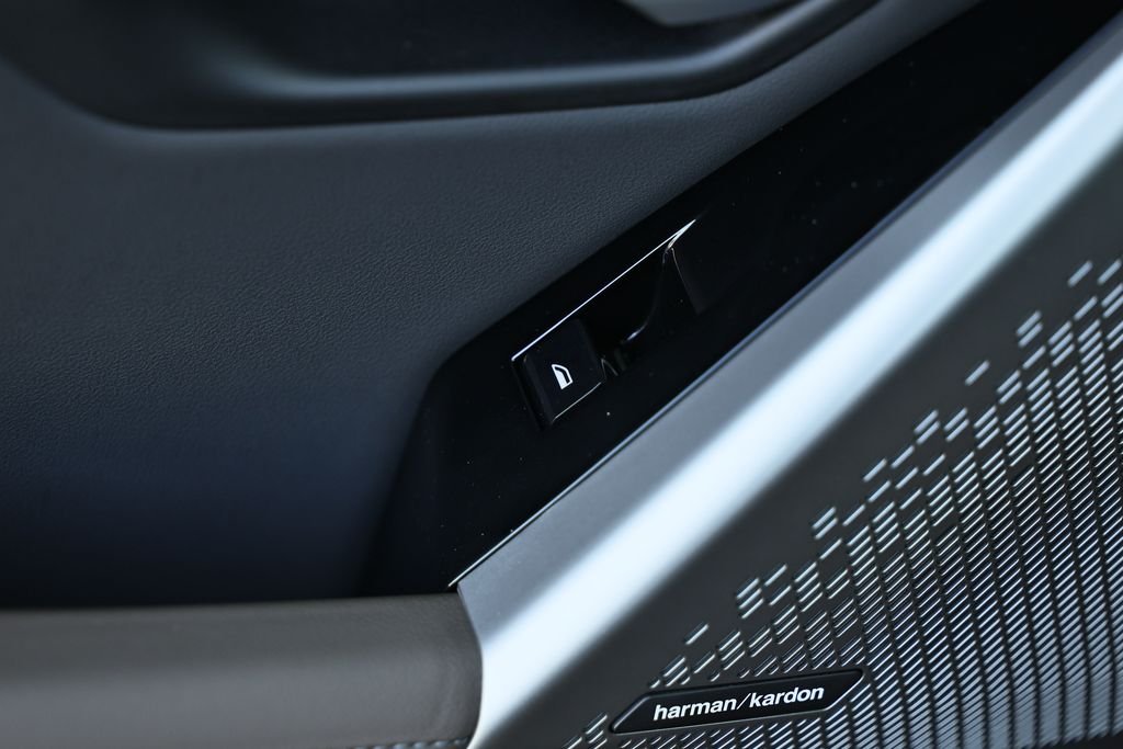 2027 BMW 5 Series 530i - Photo 24