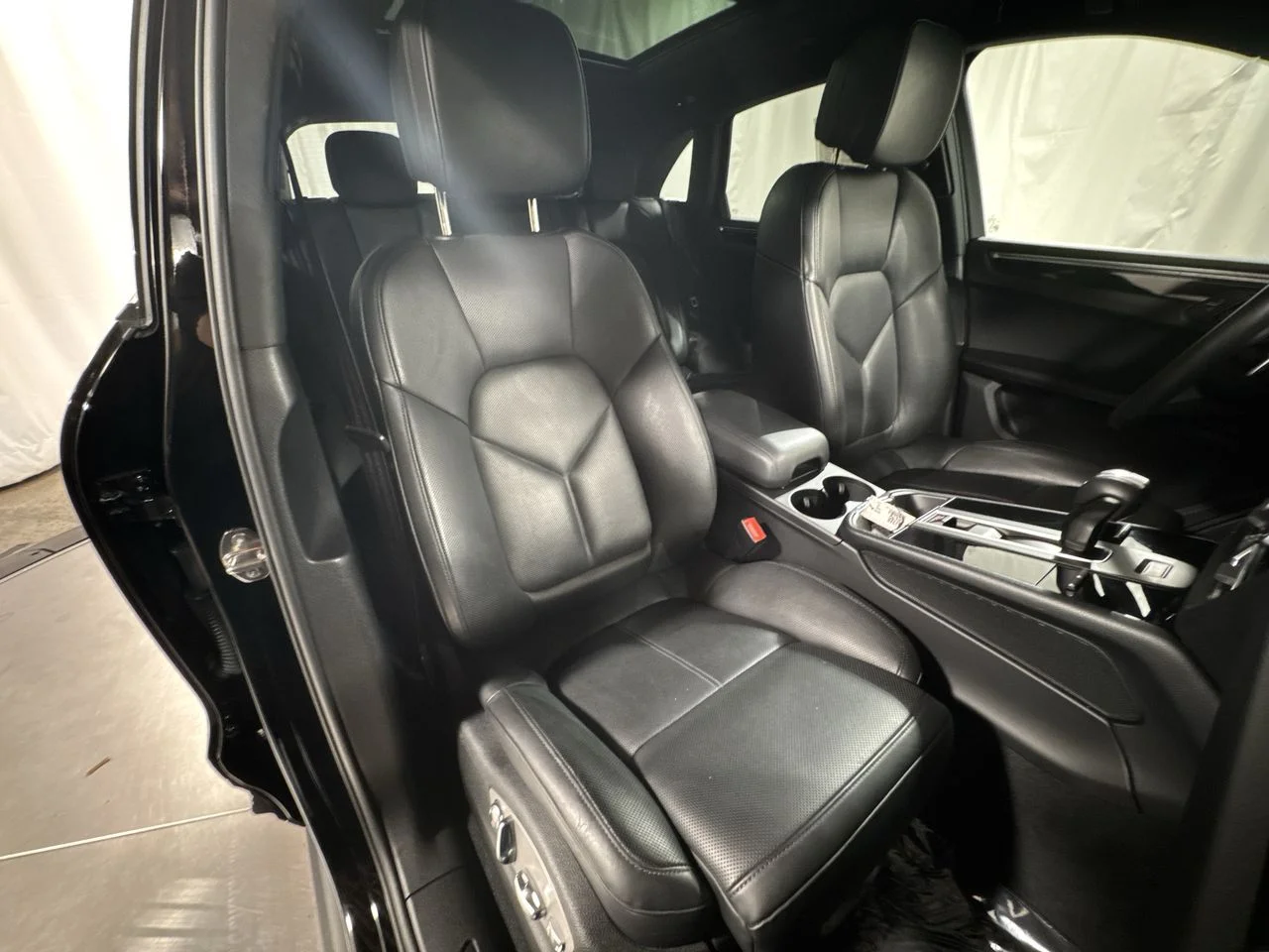 2024 Porsche Macan Base - Photo 34
