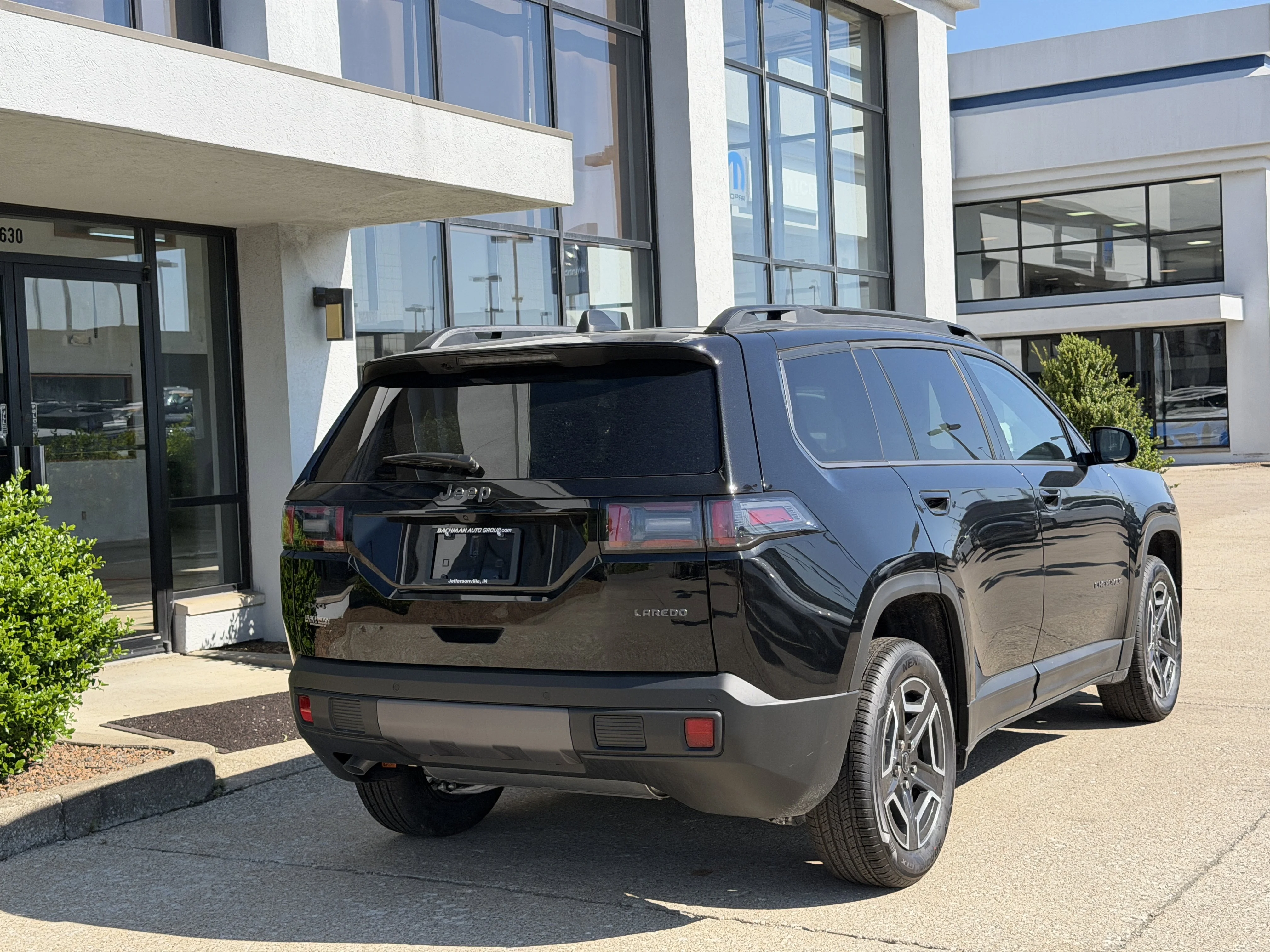 New 2026 Diamond Black Crystal Pearlcoat Jeep Laredo image 5