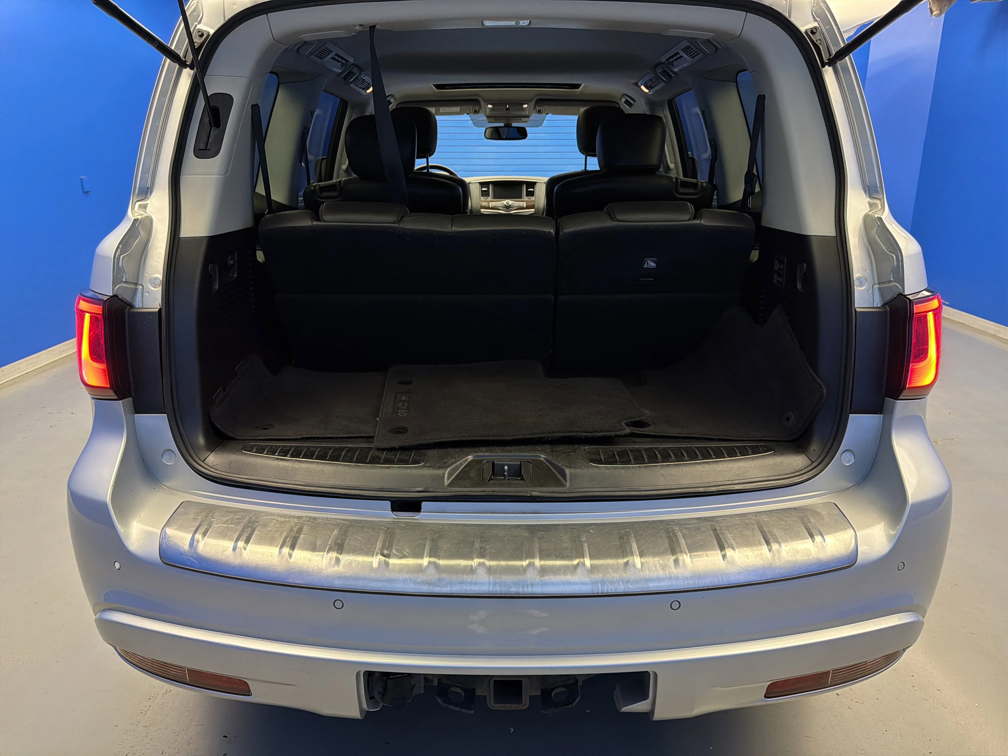 Used 2019 Liquid Platinum INFINITI LUXE image 31