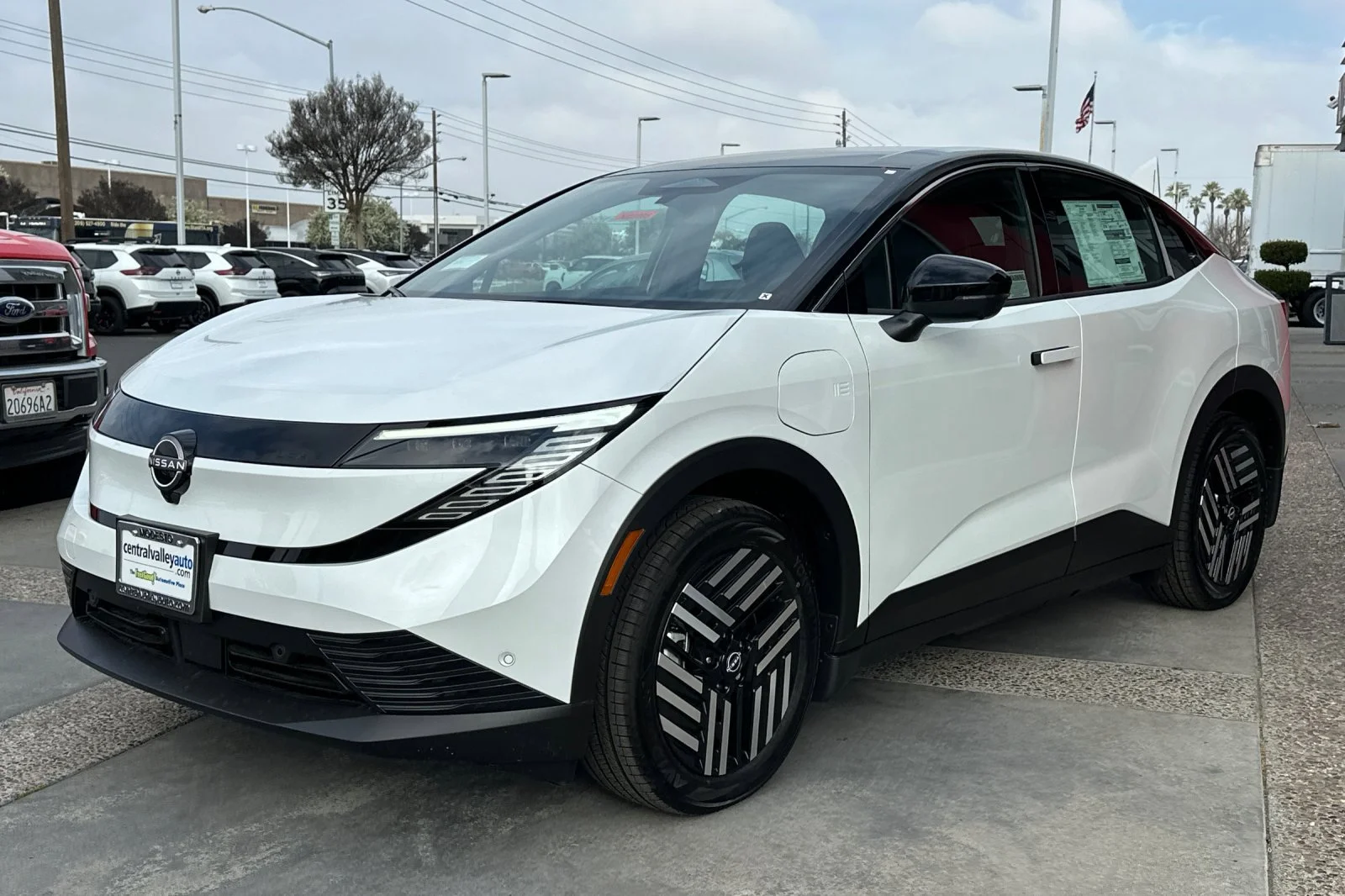 2026 Nissan LEAF SV+ - Photo 8