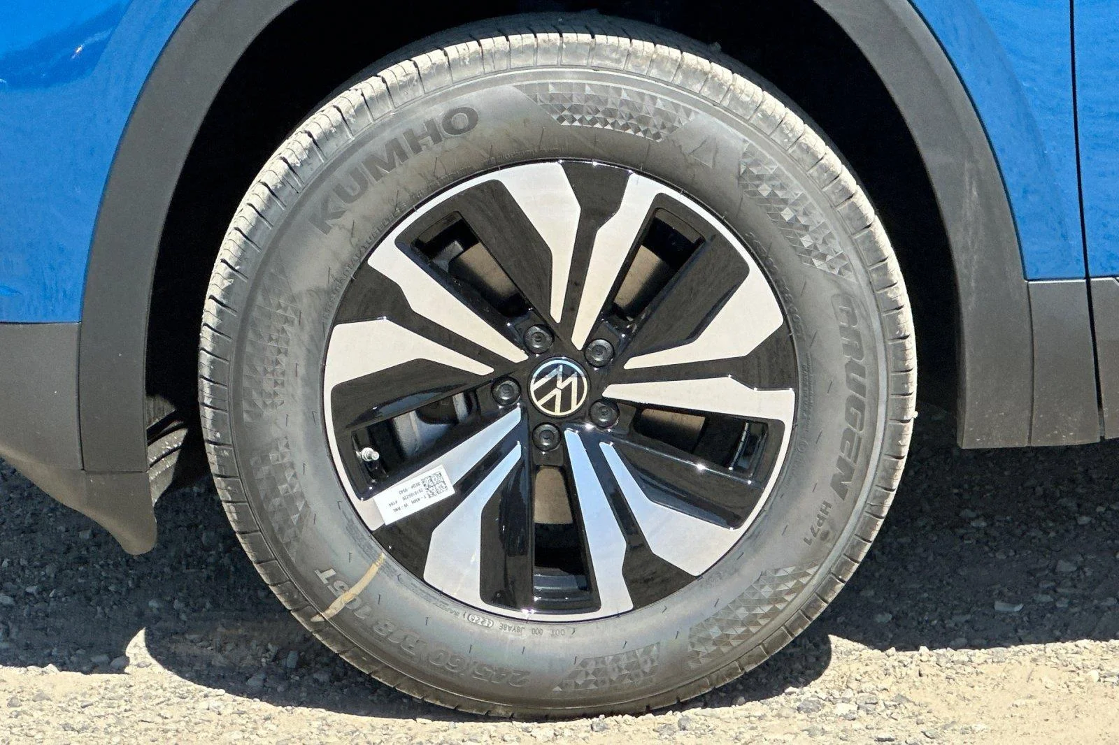 New 2026 Mountain Lake Blue Metallic Volkswagen 2.0T SE image 26