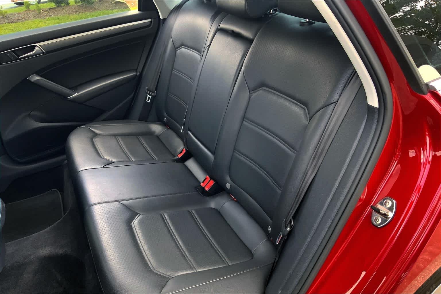 Used 2017 Fortana Red Volkswagen R-Line w/Comfort Pkg image 19