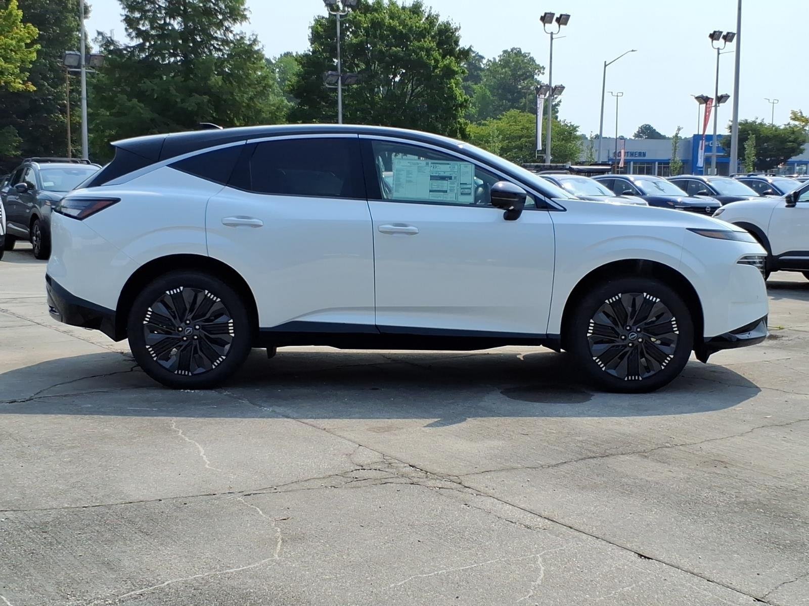 New 2026 Everest White Pearl TriCoat / Super Black Two-tone Nissan Platinum image 6