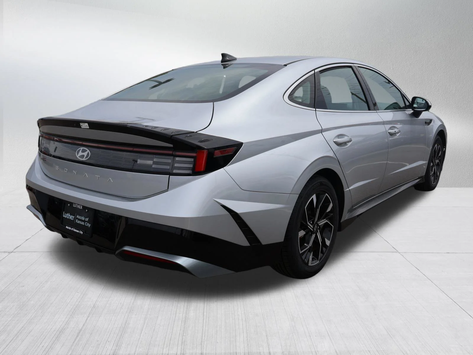 Used 2025 Aero Silver Hyundai SEL image 7