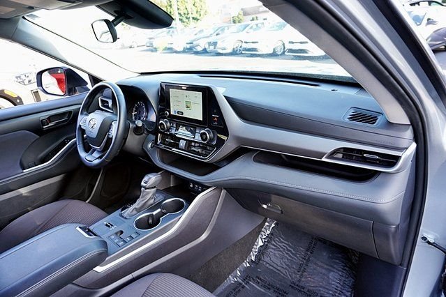 Used 2025 Silver Toyota LE image 9