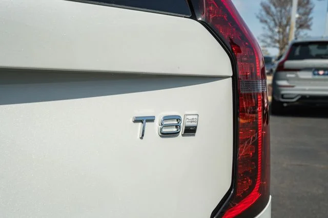 New 2026 Crystal White Volvo T8 Ultra image 8