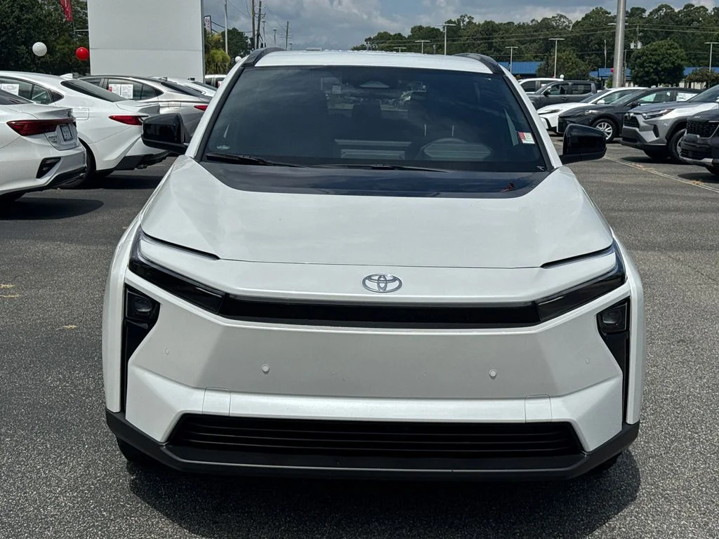 New 2026 Wind Chill Pearl Toyota XLE image 8