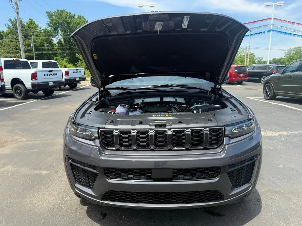 New 2026 Baltic Gray Metallic Clear-Coat Exterior Paint Jeep Laredo image 59