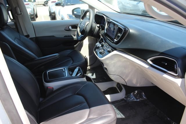 Used 2023 Silver Chrysler Touring L image 33
