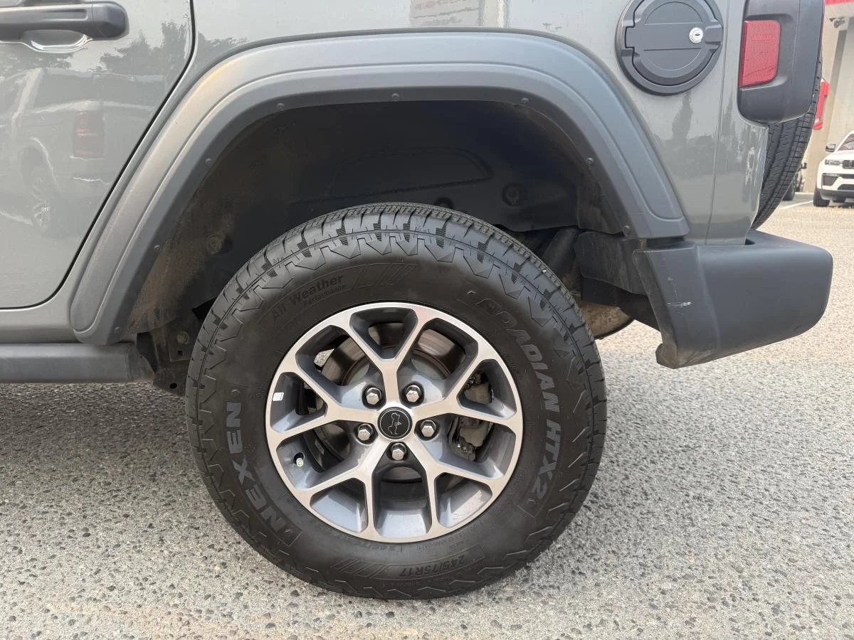 Used 2019 Grey Jeep Sport image 9