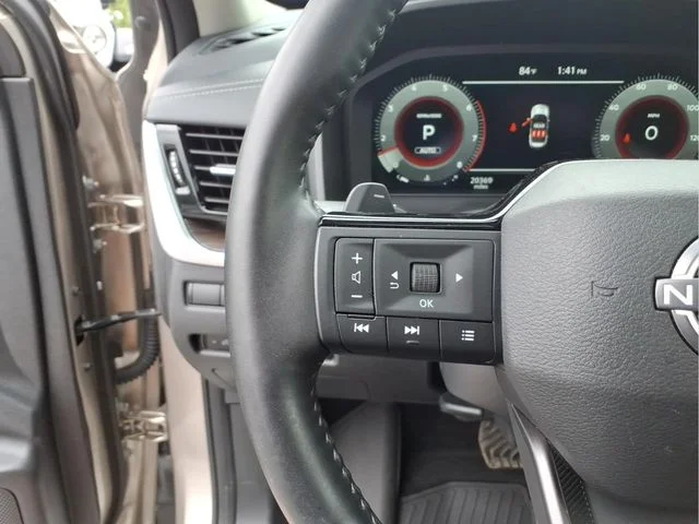 Used 2025 Gold Nissan Platinum image 24