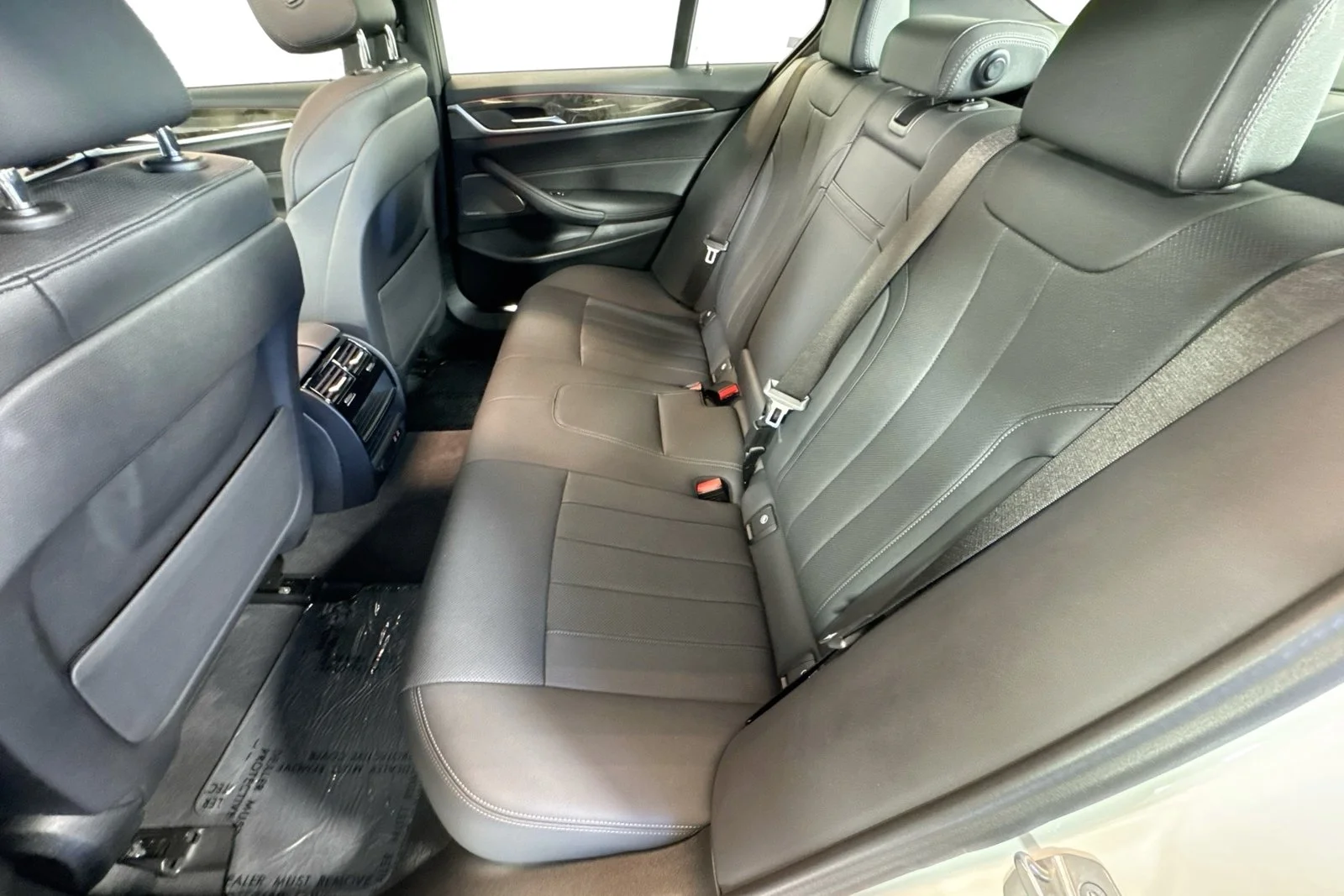 Used 2023 Alpine White BMW 540i image 23