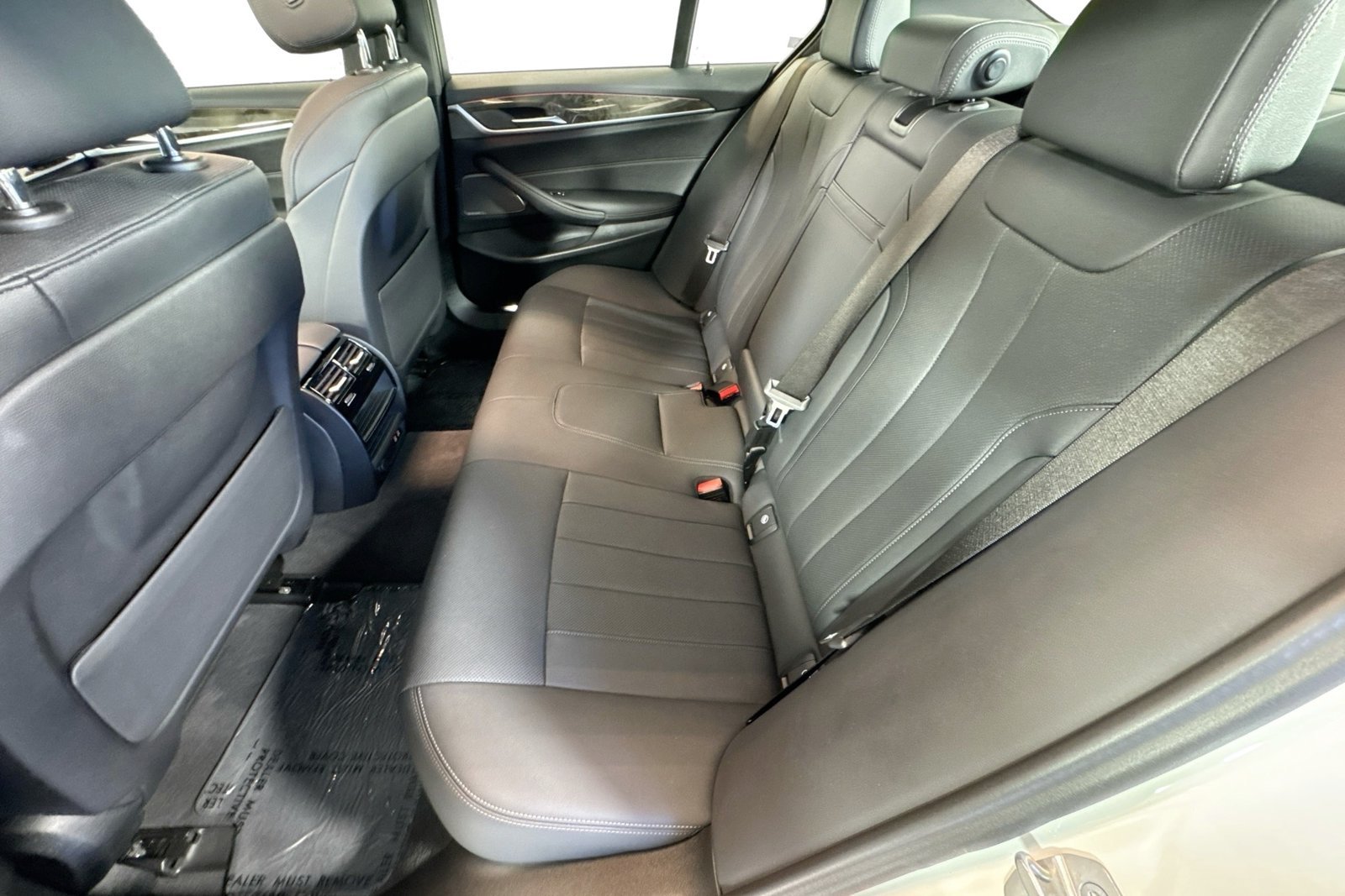 Used 2023 Alpine White BMW 540i image 23