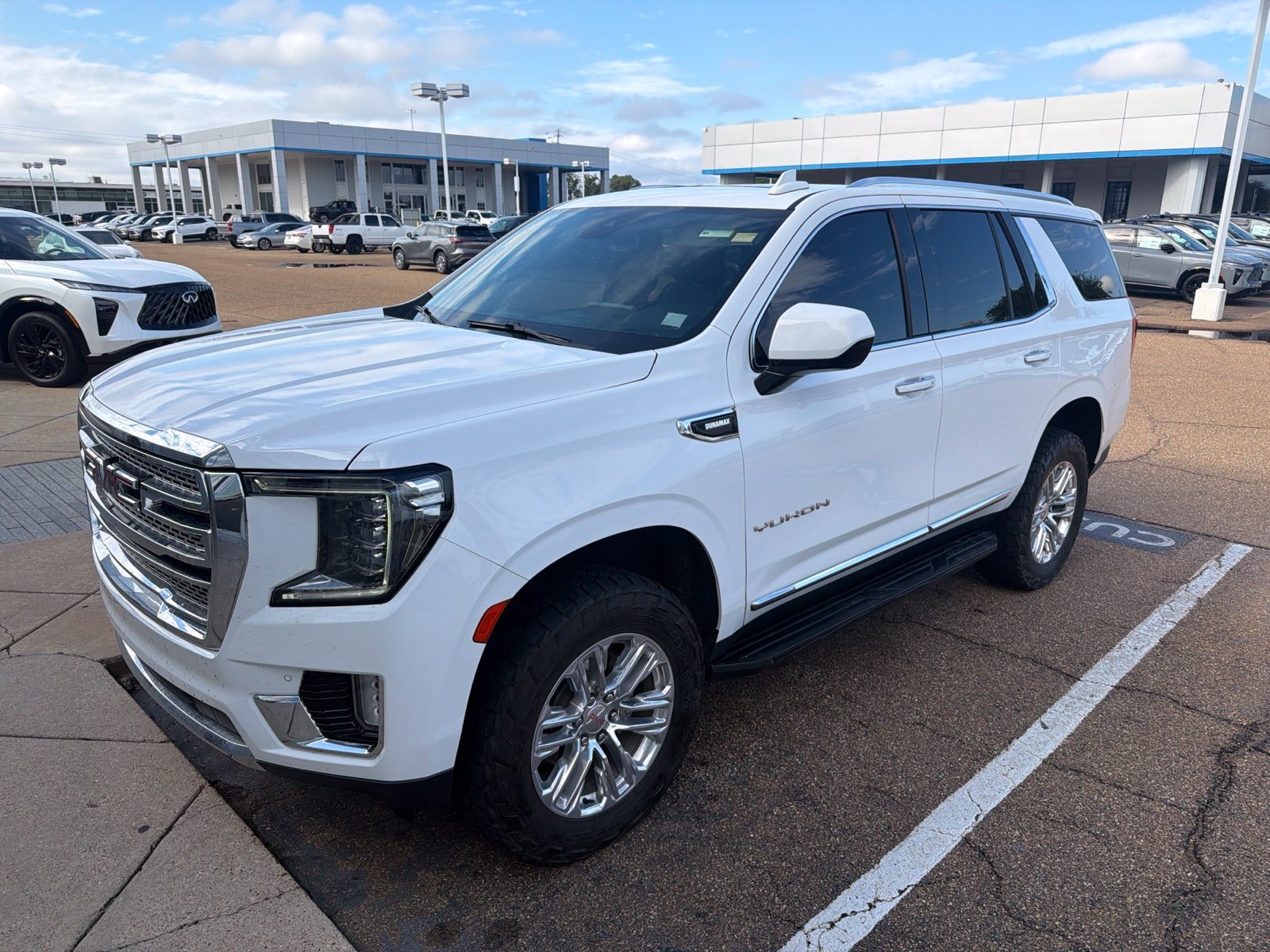 Used 2023 White GMC SLT image 3