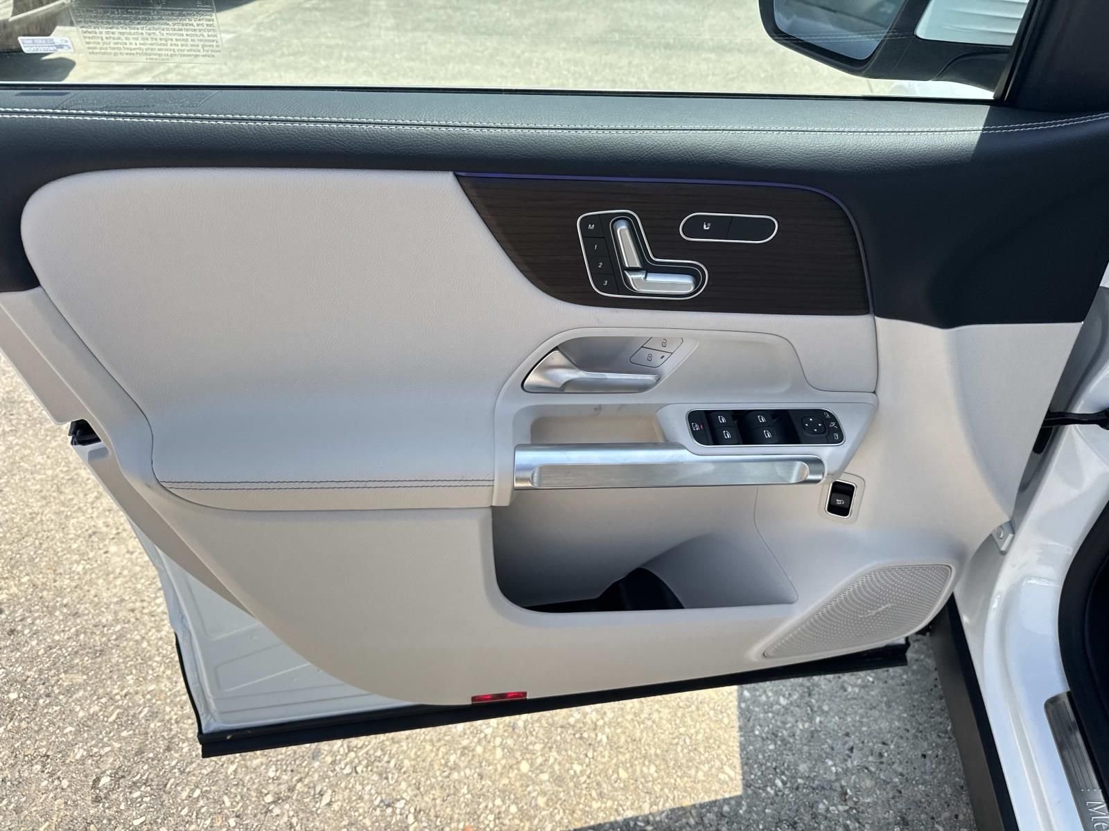 New 2026 White Mercedes-Benz GLB 250 image 12