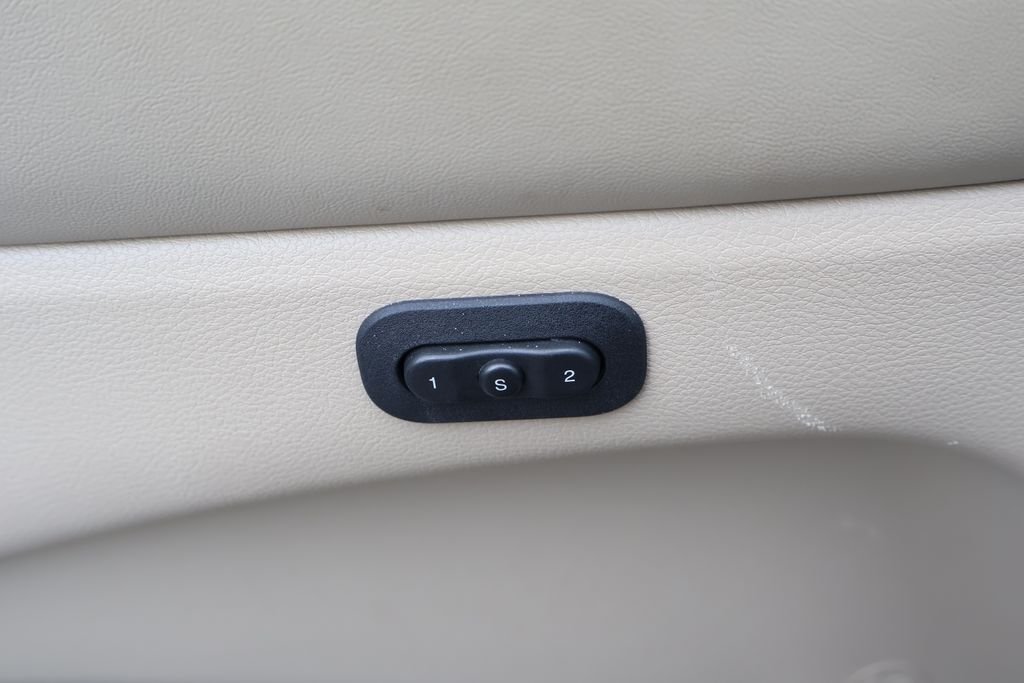 Used 2017 White Jeep Limited image 16