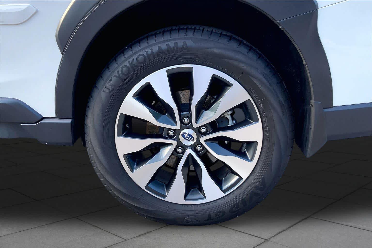 Used 2025 Crystal White Pearl Subaru Limited image 11