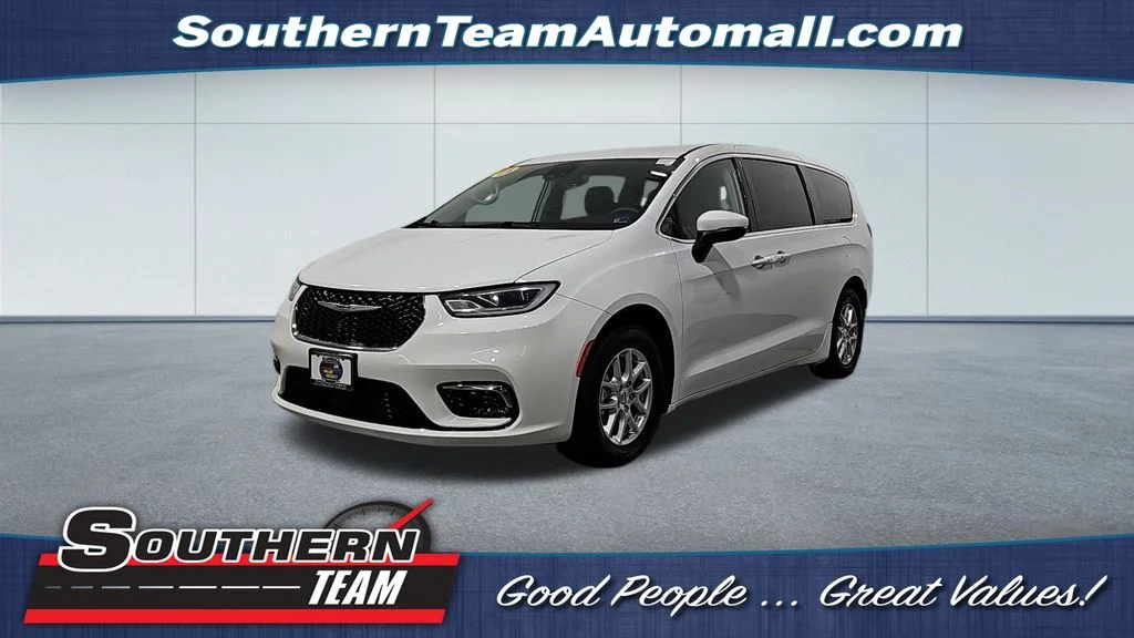 2023 Chrysler Pacifica Touring L's photo
