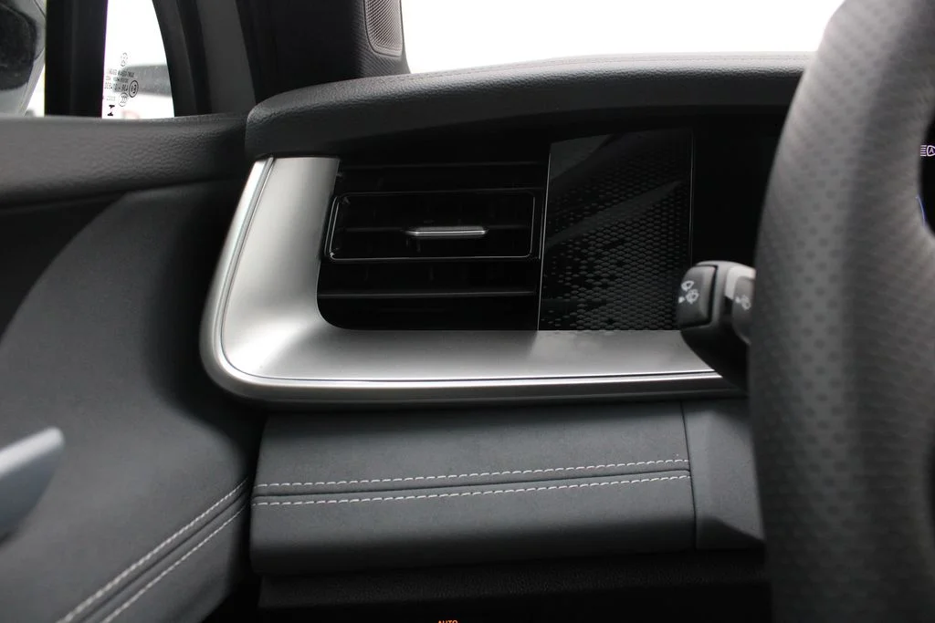 New 2026 White Volkswagen 2.0T SE R-Line Black image 9