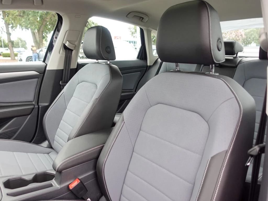 New 2026 Deep Black Pearl Volkswagen 1.5T SE image 23