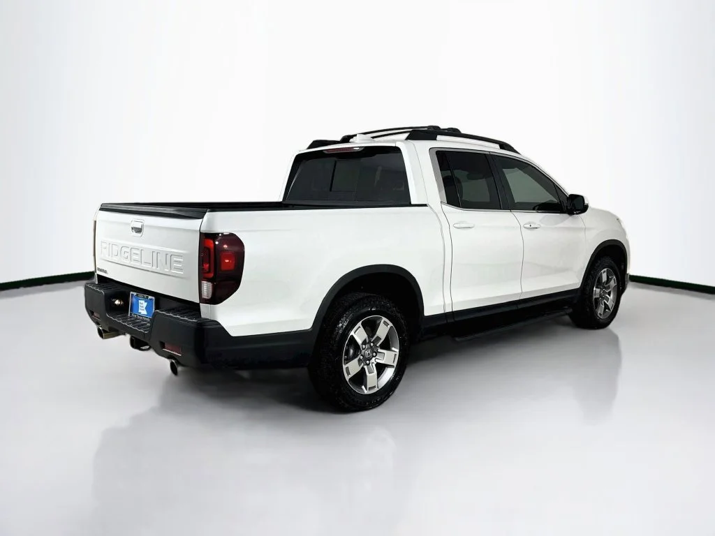 Certified Used 2026 Platinum White Pearl Honda RTL image 8
