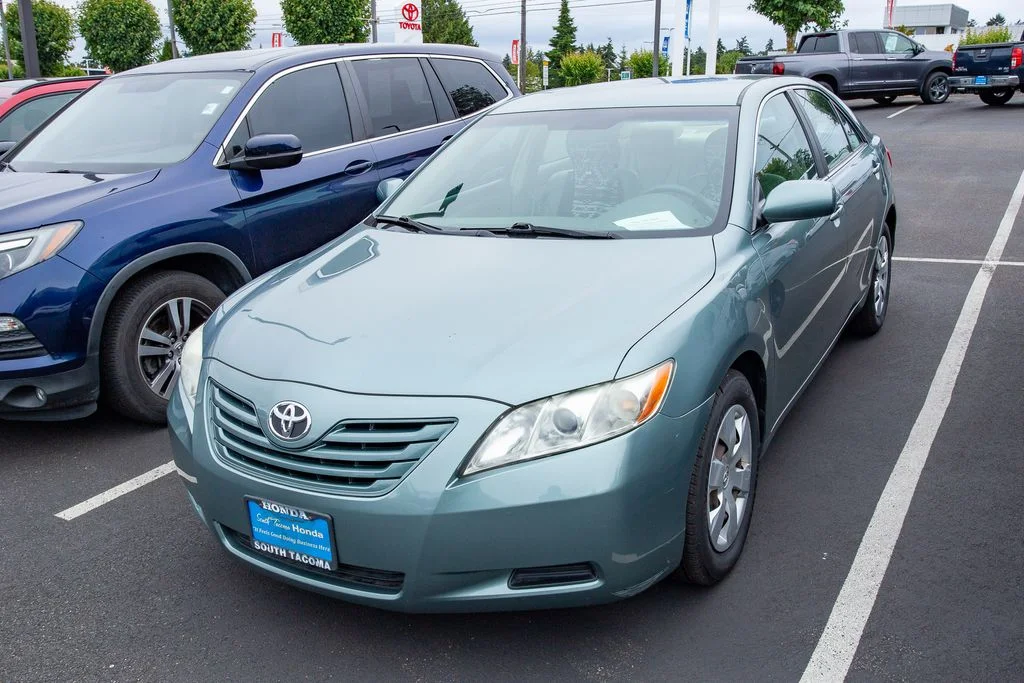 Used 2008 Aloe Green Metallic Toyota LE image 3
