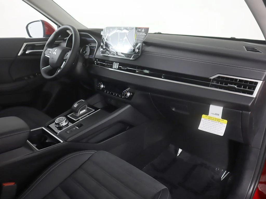Used 2024 Red Mitsubishi SE image 29