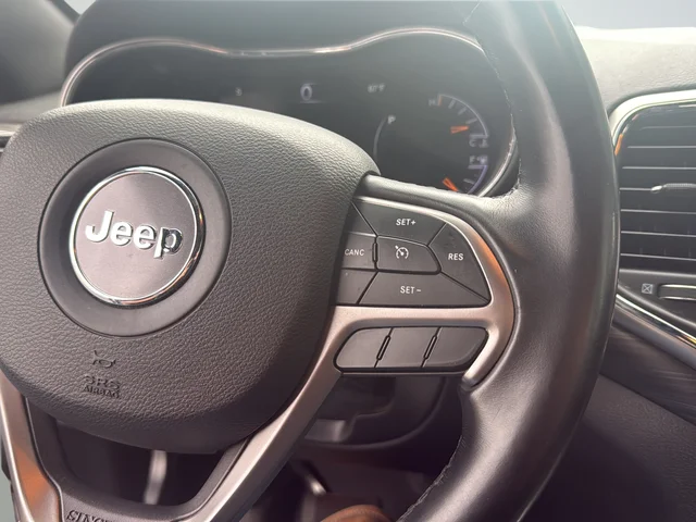 Used 2019 Silver Jeep Laredo E image 17