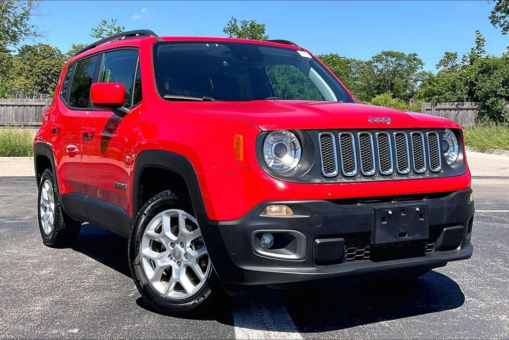 Used 2018 Red Jeep Latitude image 33