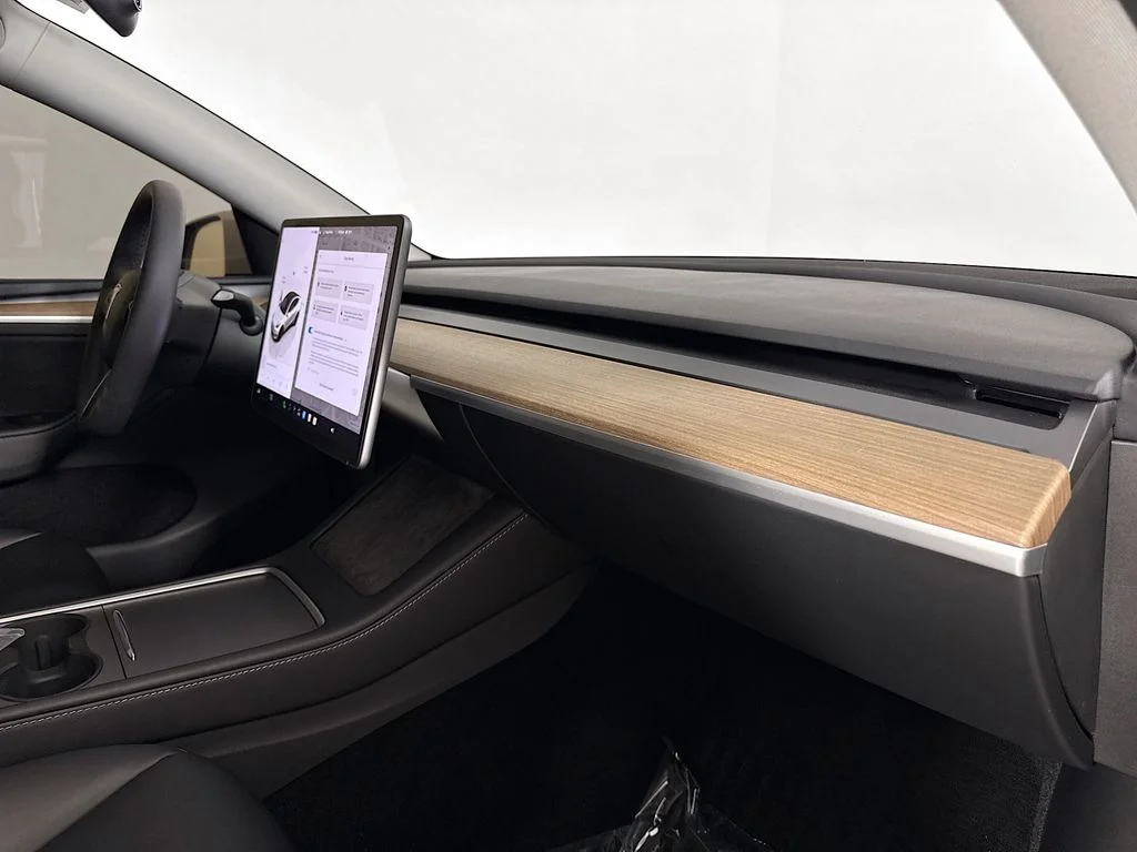 Used 2024 White Tesla Long Range image 27