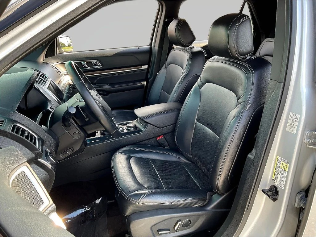 Used 2016 Silver Ford Limited image 20