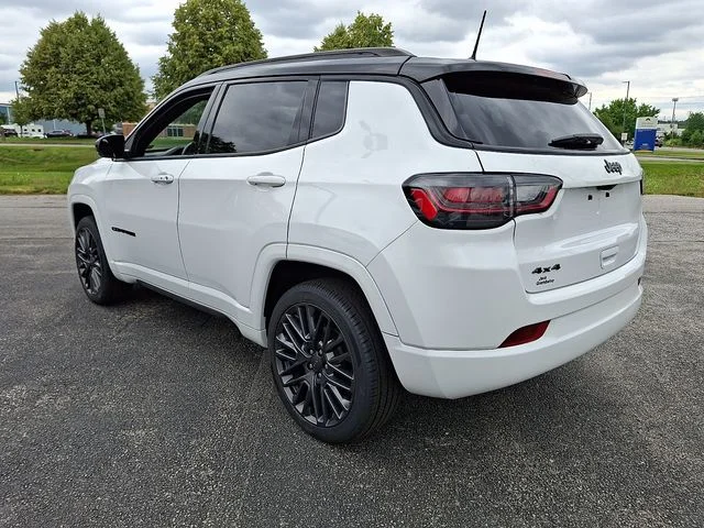 Used 2022 White Jeep Limited image 7