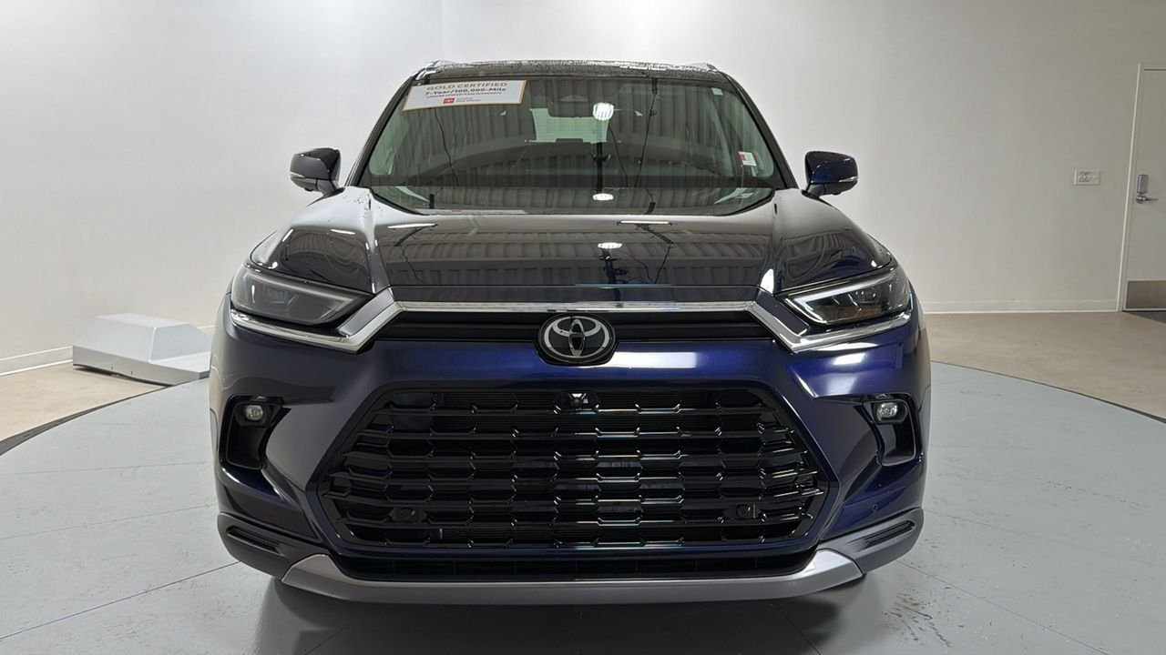 Certified Used 2025  Toyota Platinum image 2