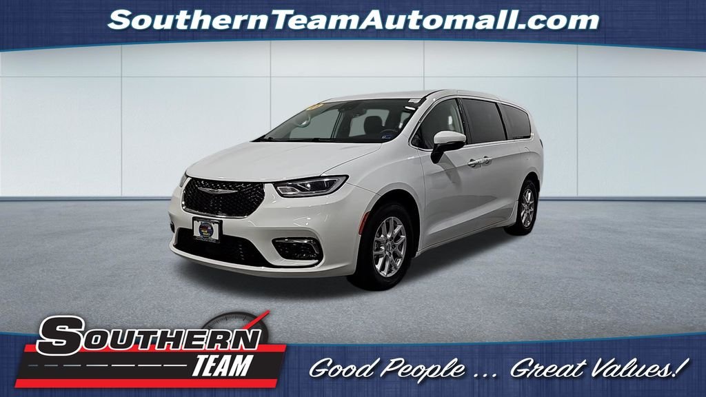 2023 Chrysler Pacifica Touring L's photo