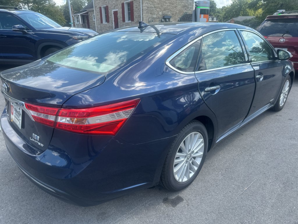 Used 2014  Toyota  image 3