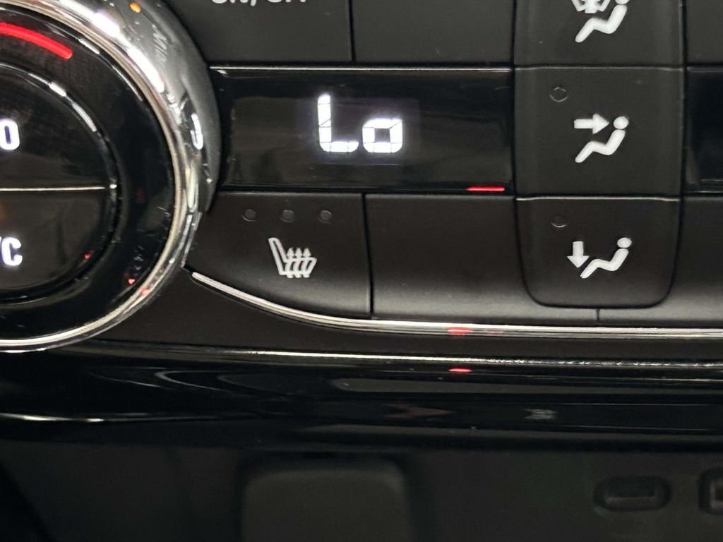 Used 2025 White Chevrolet LT image 22