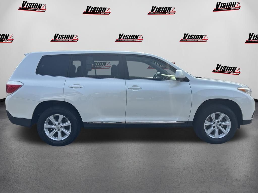 Used 2013 White Toyota Base image 4