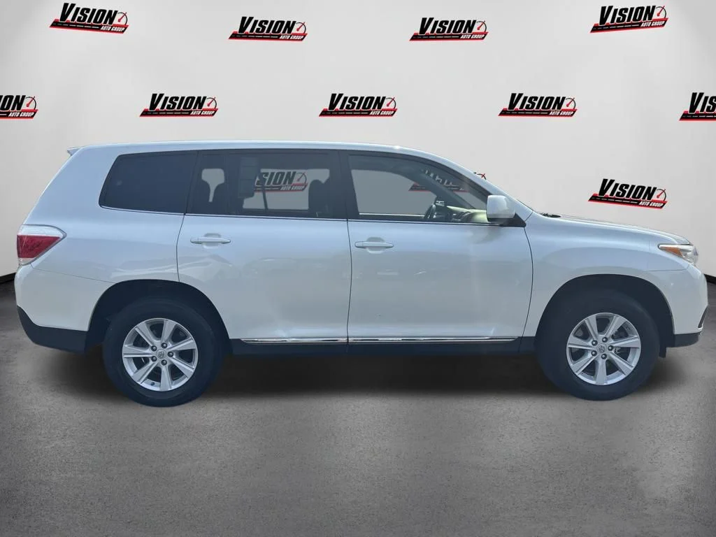 Used 2013 White Toyota Base image 4