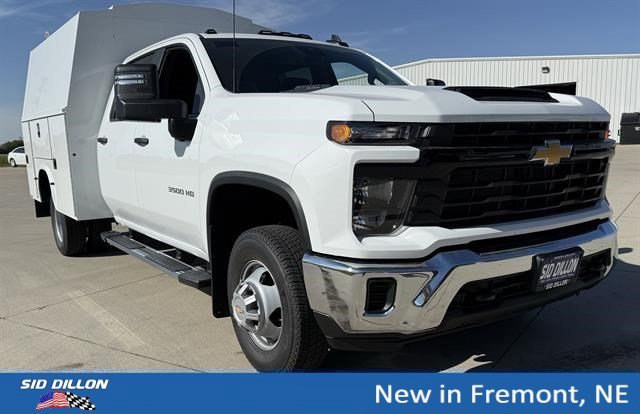 New 2026 Summit White Chevrolet Work Truck image 10