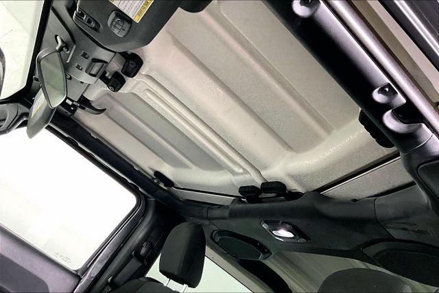 Used 2018 Gray Jeep Sport S image 4