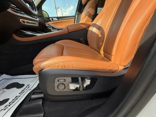 Used 2021 White BMW xDrive40i image 14
