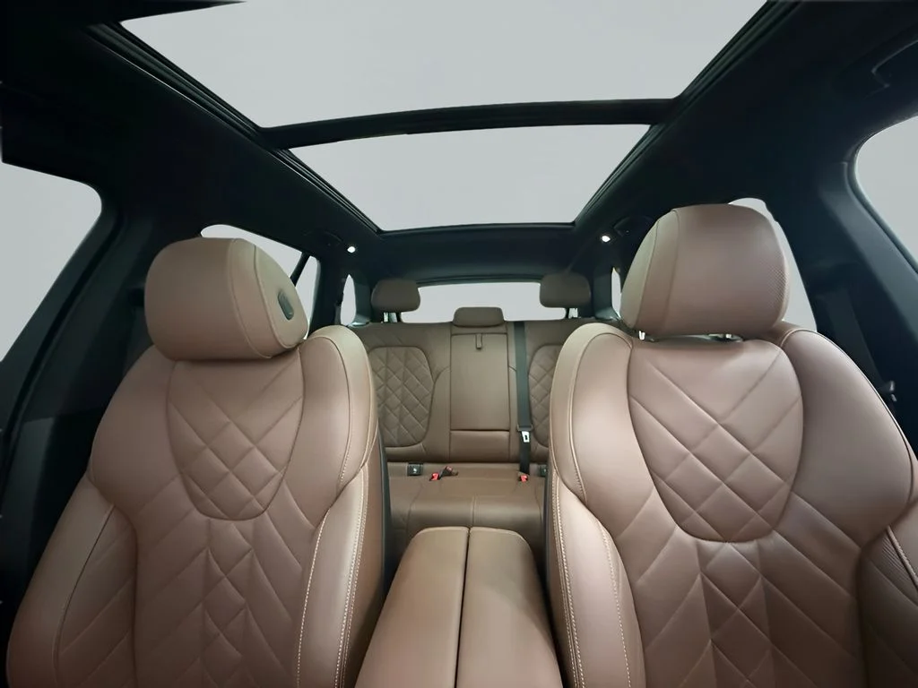 Used 2023 Brown BMW xDrive40i image 15