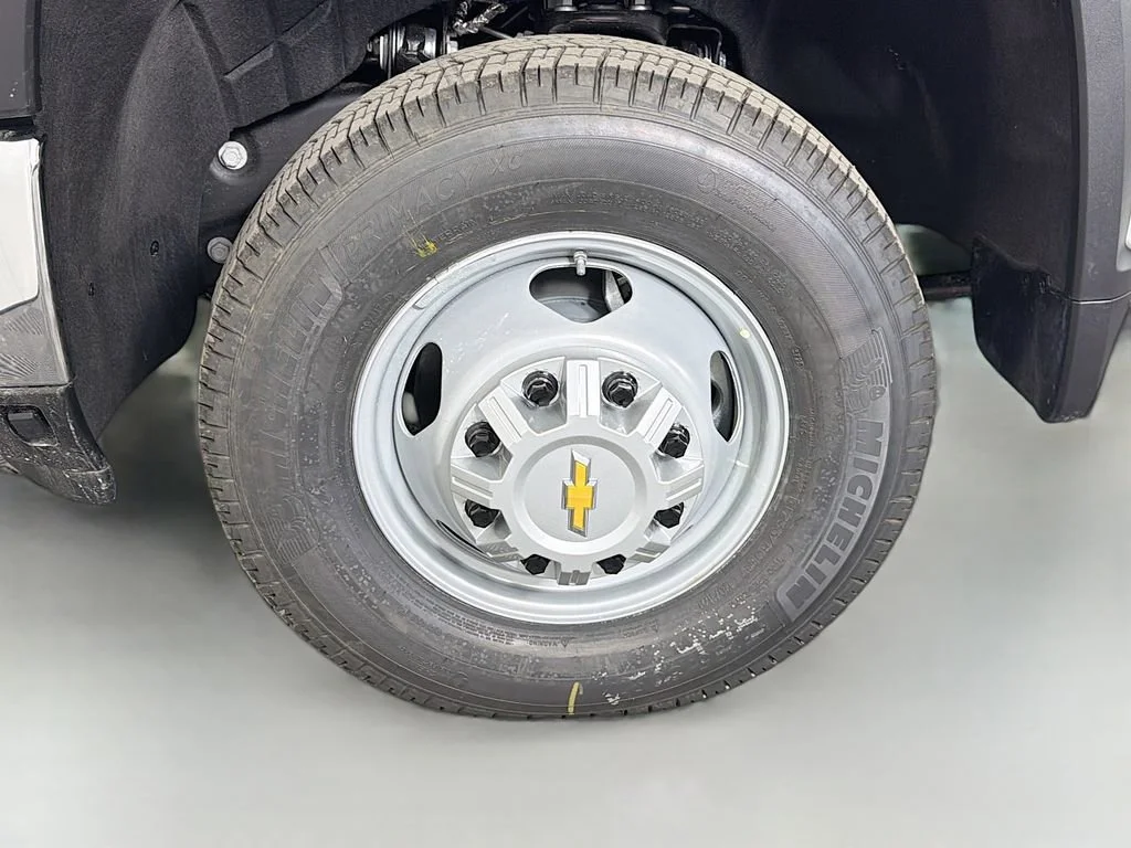 New 2026 Summit White Chevrolet Work Truck image 25